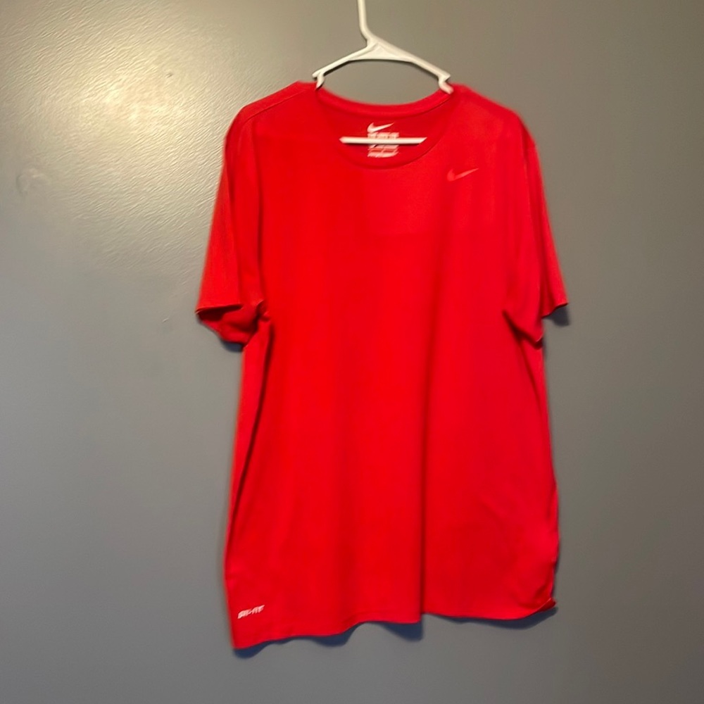Men Nike Dri fit tshirt *